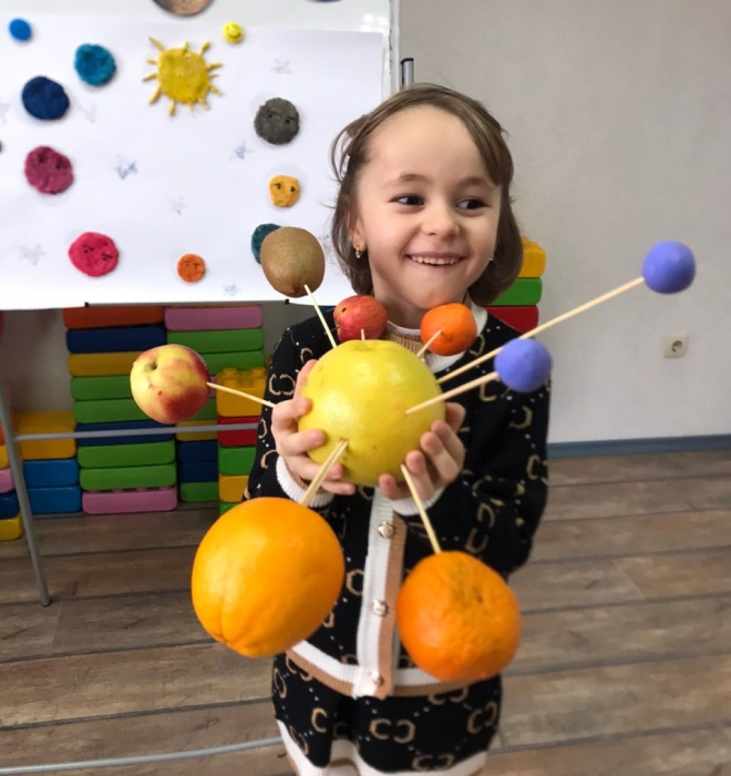 Створюємо галактику з фруктів