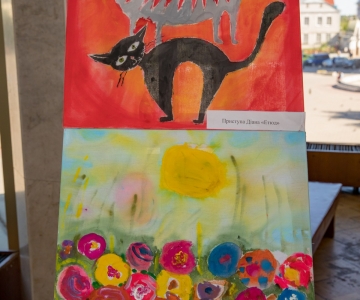 Виставка робіт дітей художньої студії "Світлинки" під назвою "Дитинство - це час коли ми можемо літати!"