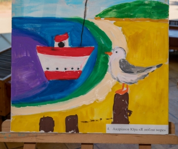 Виставка робіт дітей художньої студії "Світлинки" під назвою "Дитинство - це час коли ми можемо літати!"