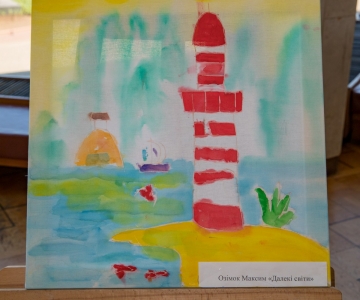Виставка робіт дітей художньої студії "Світлинки" під назвою "Дитинство - це час коли ми можемо літати!"
