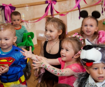 Вечірка Шоу Героїв у Світлинці