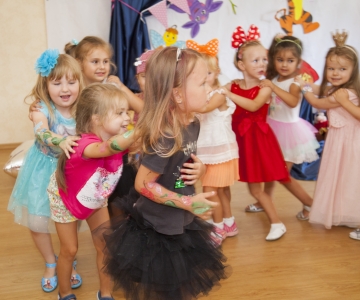 Вечірка Шоу Героїв у Світлинці