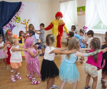 Вечірка Шоу Героїв у Світлинці