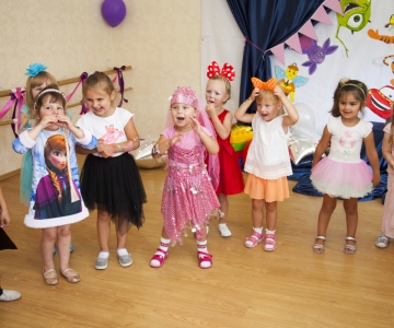 Вечірка Шоу Героїв у Світлинці